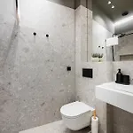 Apartamento Newly Furnished Town Hall By Reside Baltic