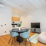Apartamento Newly Furnished Town Hall By Reside Baltic