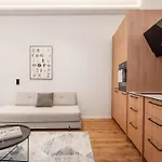 Apartamento Newly Furnished Town Hall By Reside Baltic *