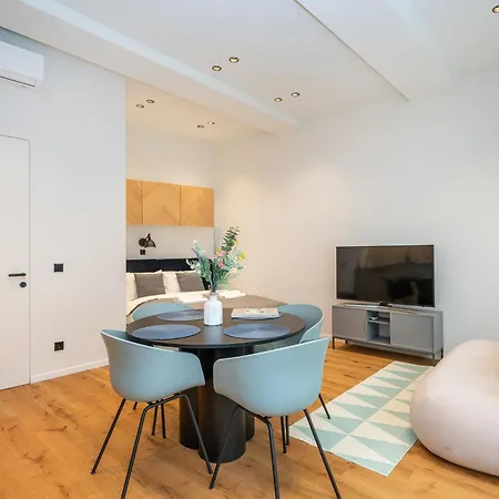 Apartamento Newly Furnished Town Hall By Reside Baltic